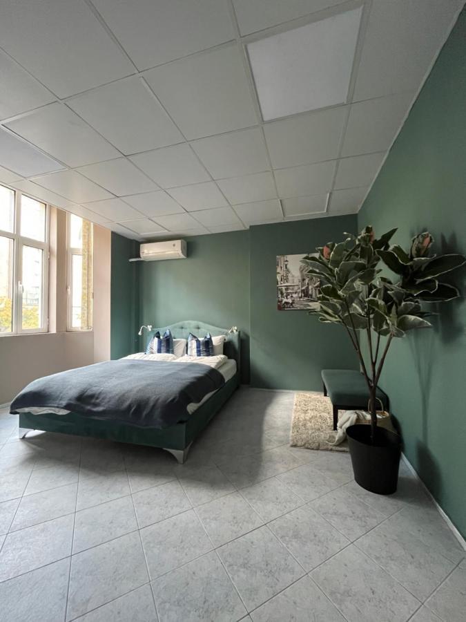 S Irma Apartment - In The Heart Of Sofia Esterno foto